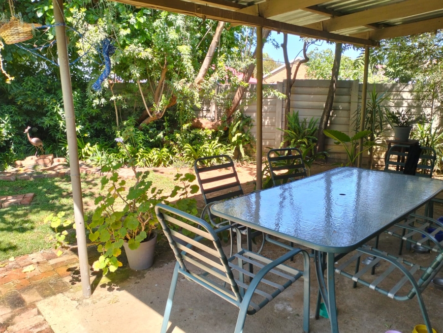 5 Bedroom Property for Sale in Songloed North West